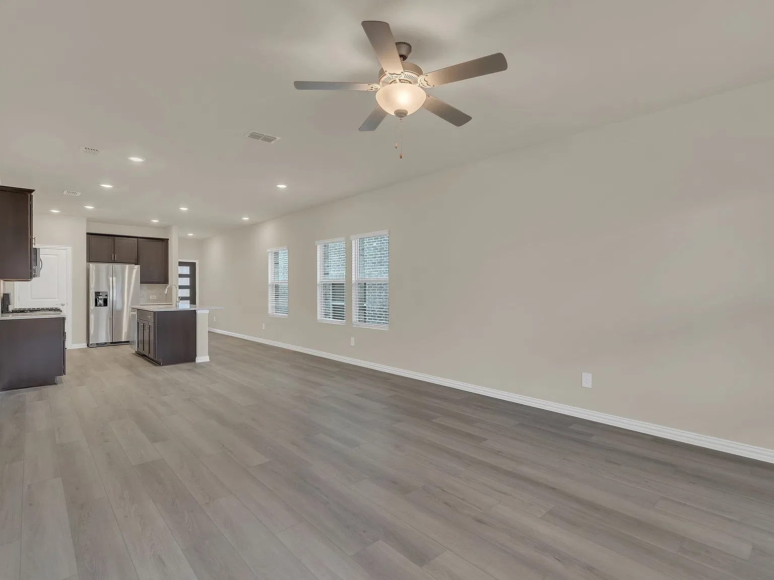 4 bed, 1605 sqft, $2,200 — Photo 4