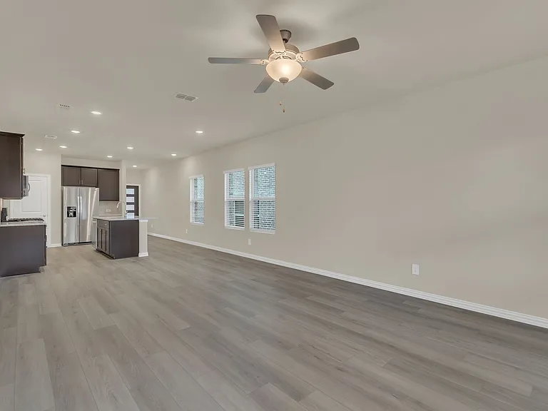 500 Weller Rd — Photo 4