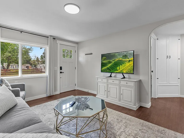 1419 E Birch Ave — Photo 5