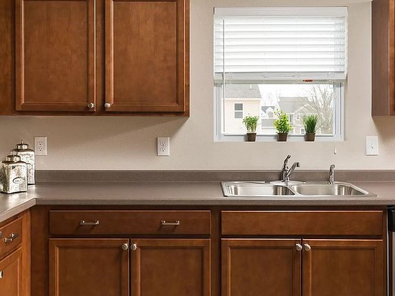 3rd image of 101 Grandview