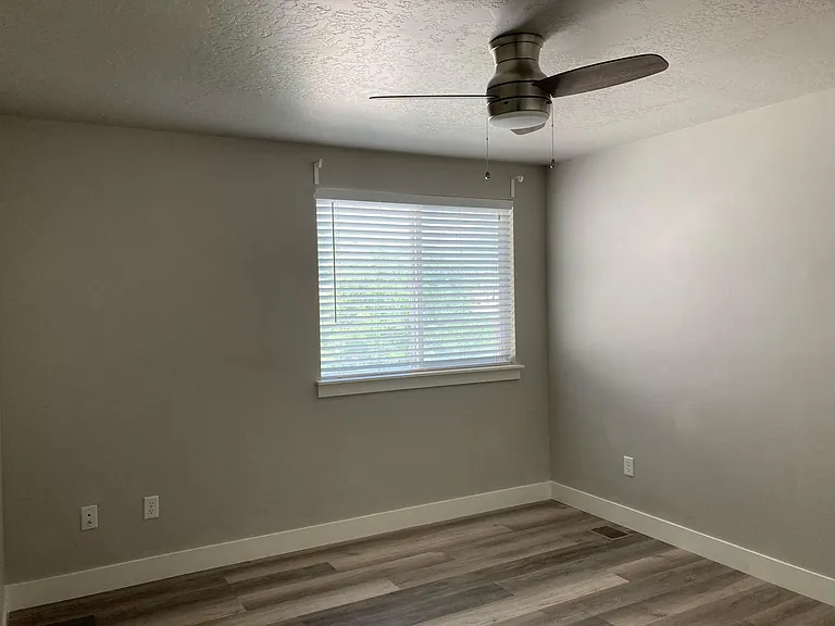 446 E Windy Garden Ln — Photo 9