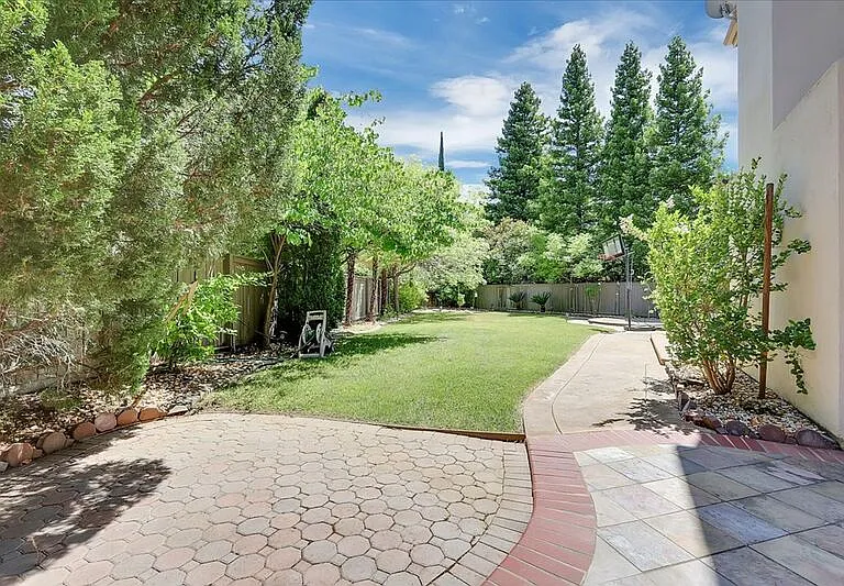 208 Otter Glen Ct — Photo 43