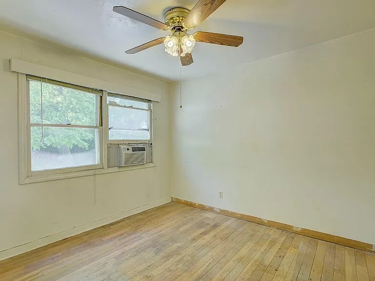 2230 Edgewater Rd — Photo 10