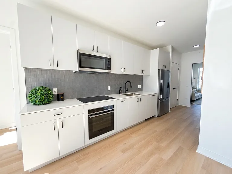 1100-15 W Grand Ave #517 — Photo 50