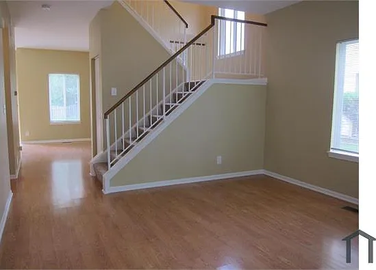 3 bed, 1400 sqft, $3,300 — Photo 2