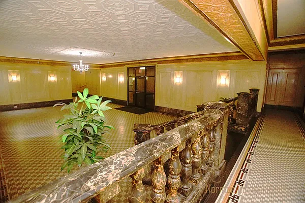 Rented by Norman Raindel, LREB | media 29