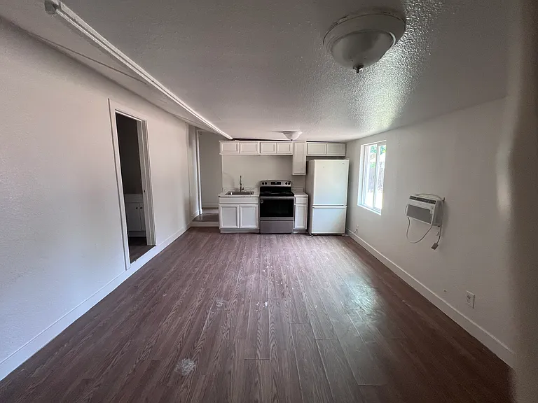 901 Lenore Ct #B — Photo 1