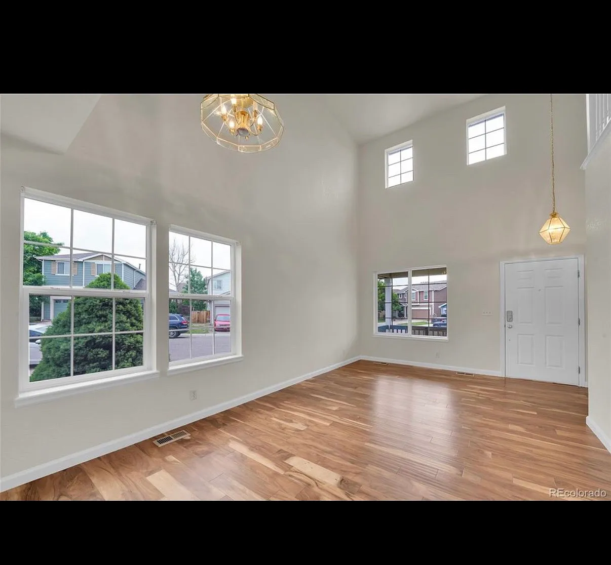 4 bed, 2570 sqft, $3,250 — Photo 3