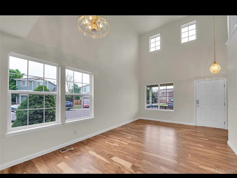11091 Clayton St — Photo 3