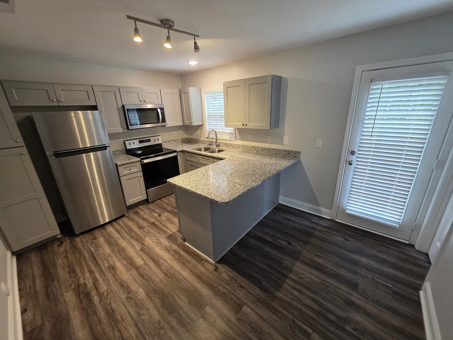 3 bed, 1242 sqft, $1,545 — Photo 4