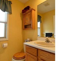 1074 Fawn Wood Dr, Webster, NY 14580