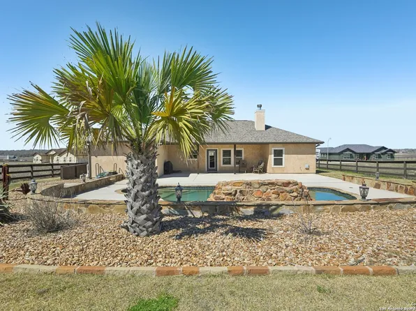 124 Las Palomas, La Vernia, TX 78121