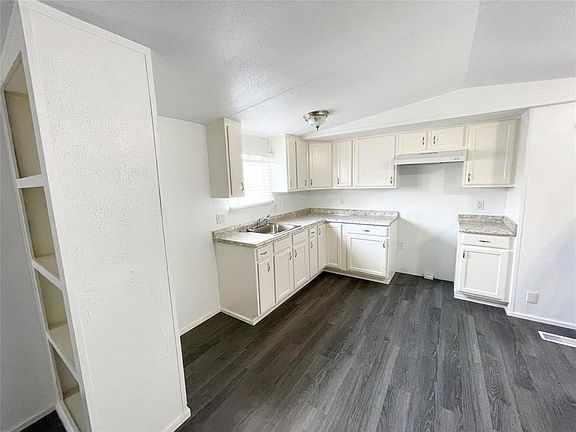 3rd image of 8202 Patricia Ln