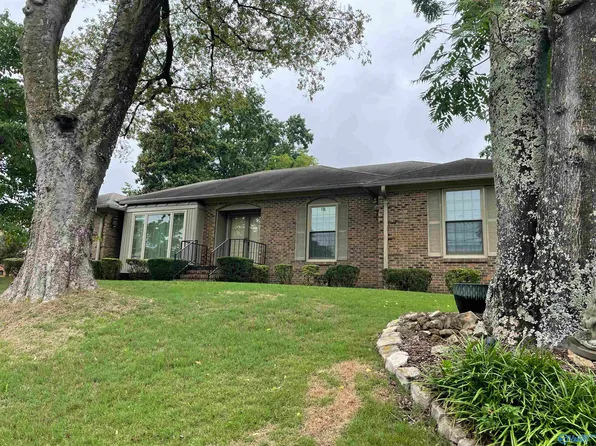 7623 Peacock Dr SW, Huntsville, AL 35802