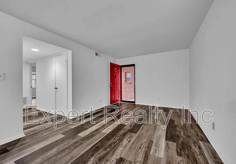 2076 Montreat Cir — Photo 6
