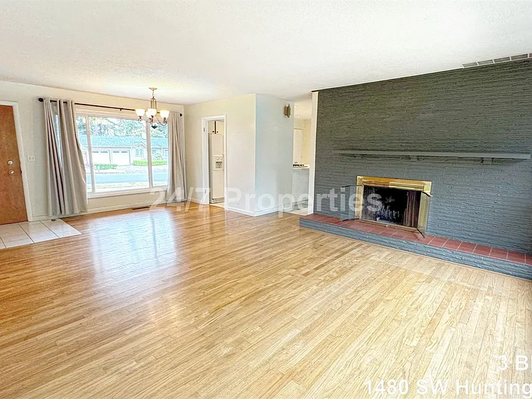1480 SW Huntington Ave — Photo 3