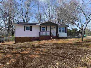215 Knighton Dr, Wellford, SC 29385