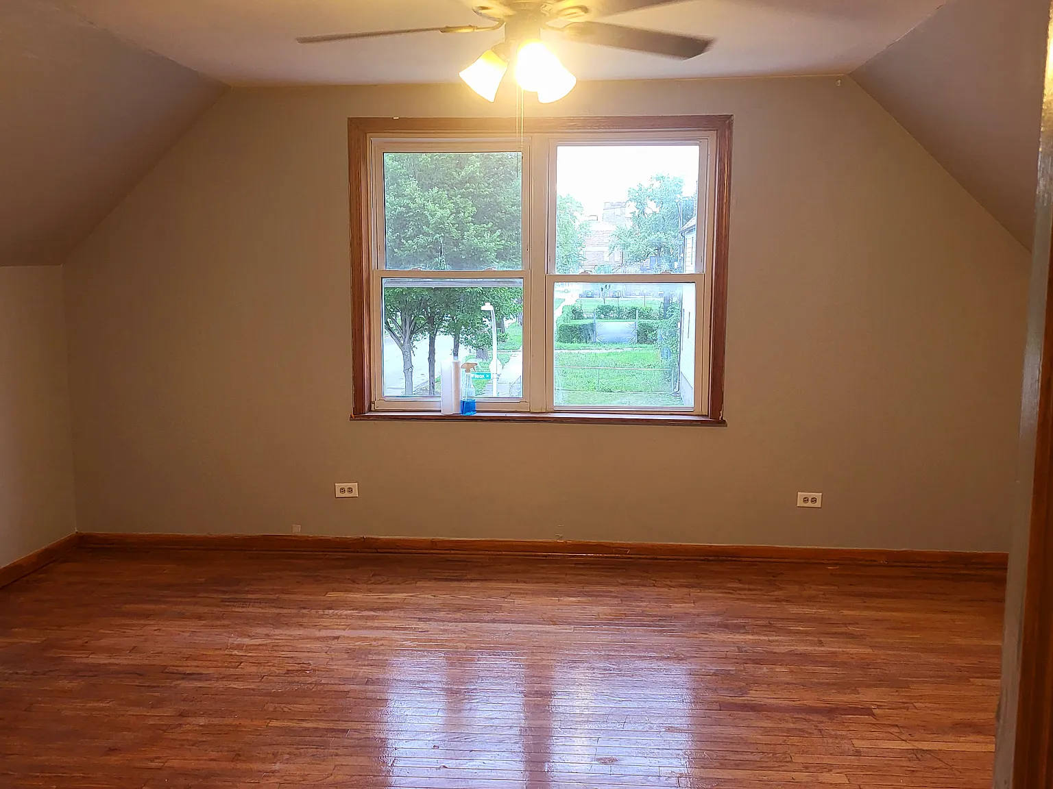 2 bed, 1500 sqft, $1,500 — Photo 2