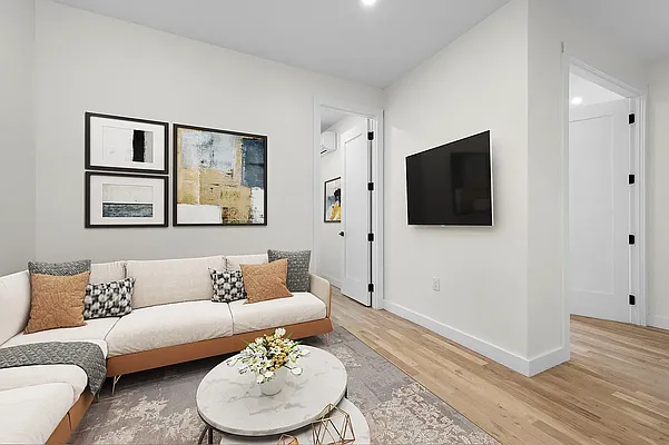 Rented by Manhattan Realty Group | media 4