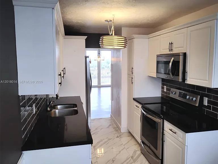 250 Jacaranda Dr #608 — Photo 6