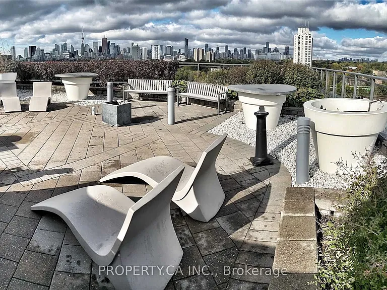319 Carlaw Ave #803 — Photo 16