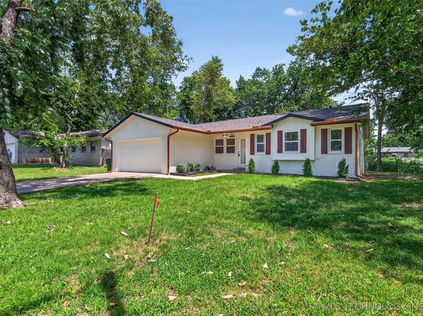 1804 W Sunset Dr, Claremore, OK 74017