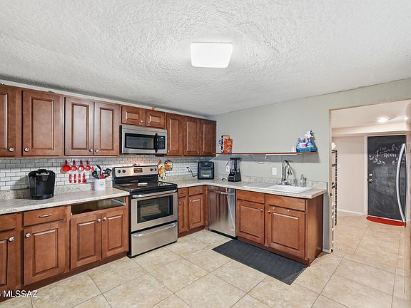 5th image of 444 W Hess Ave