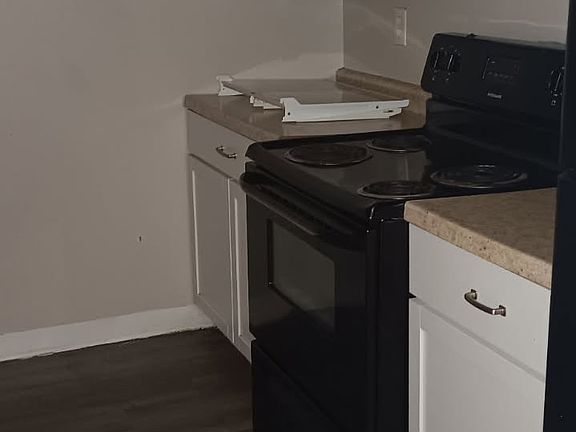 5th image of 3477 Hillside Ave