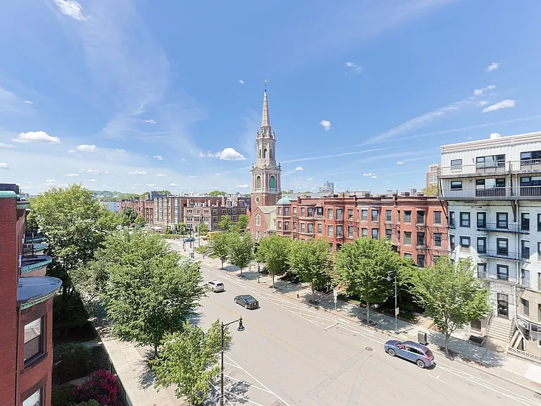 857 Beacon St — Photo 4