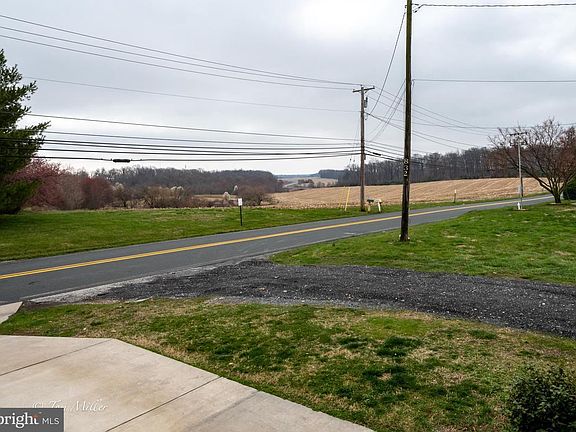 4th image of 828 N Houcksville Rd