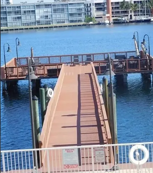 Deck/lounge pier