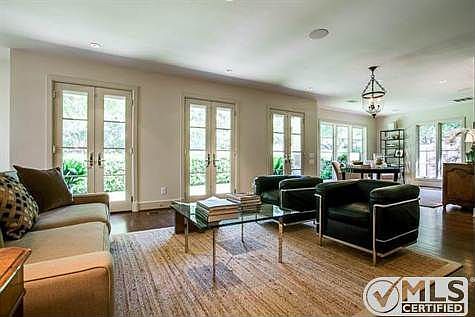 5th image of 3824 W Beverly Dr