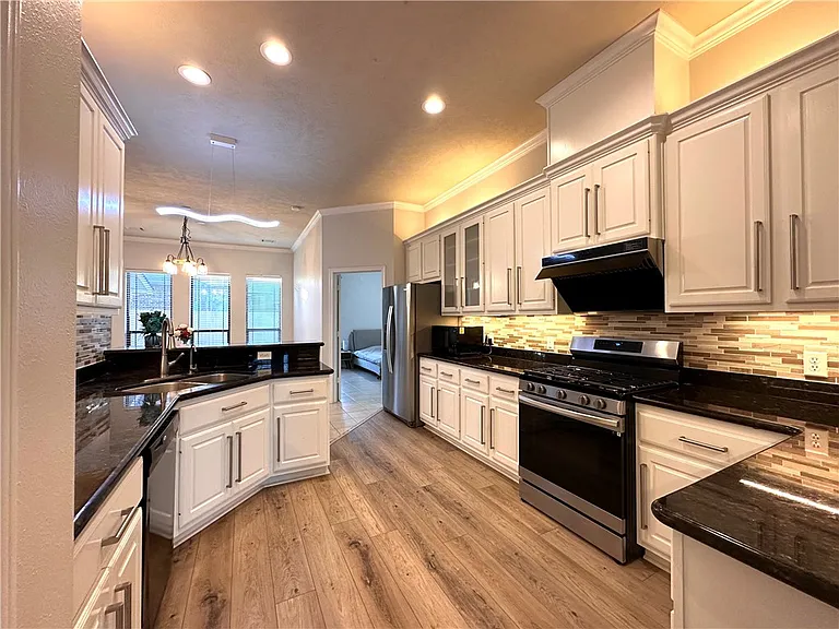 913 Delrey Dr — Photo 10