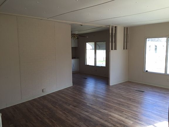 5th image of 210 Paradise Blvd