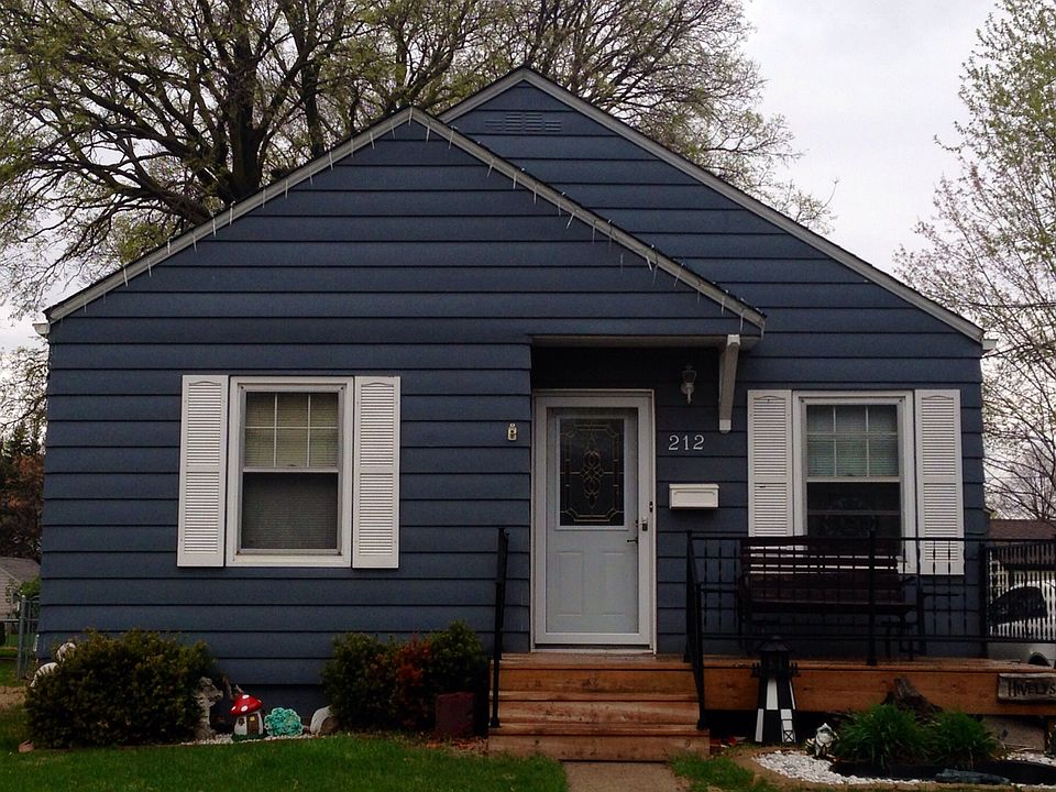 1st image of 212 E 15th St