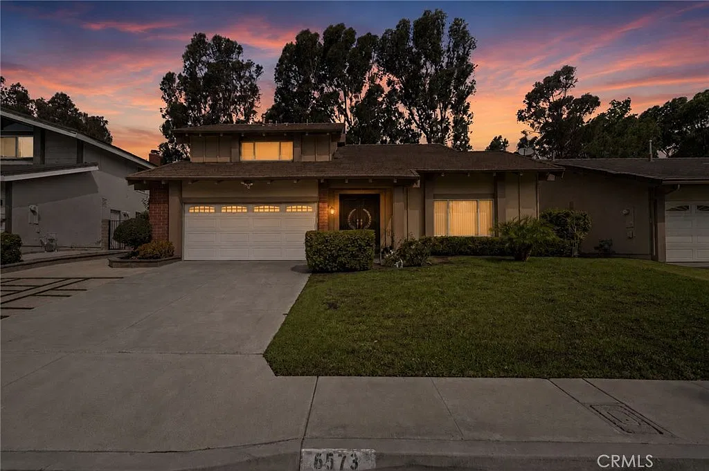 4 bed, 2.5 bath, 2500 sqft, $5,500 — Photo 2