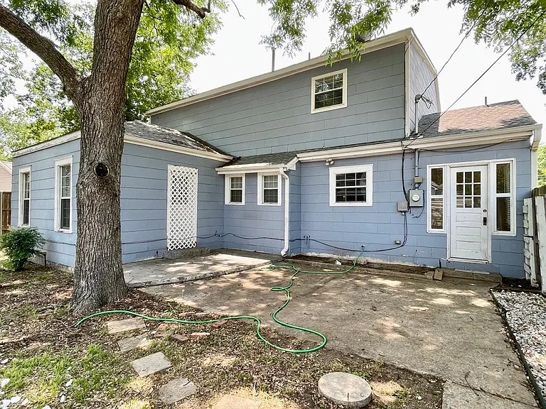 1427 N Woods St — Photo 21