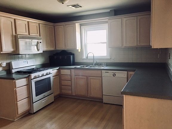 2nd image of 213 N Elm St