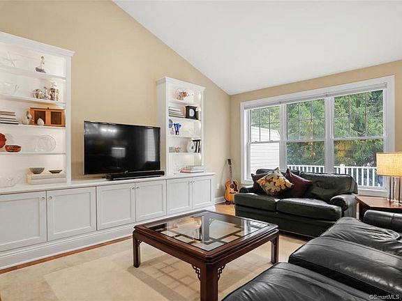 3rd image of 1 Ashwood Cir #1