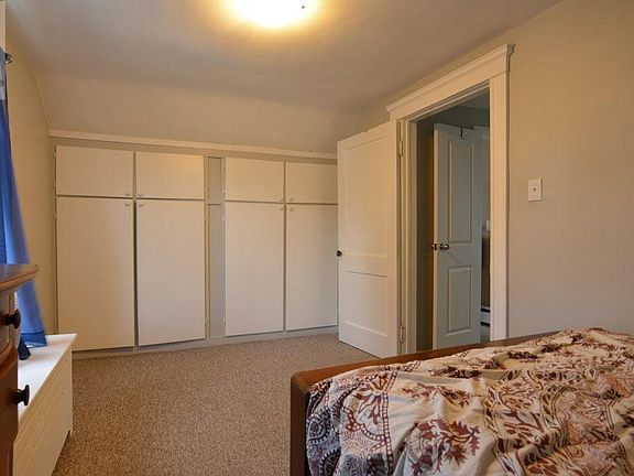 4th image of 823 Gladstone Ave