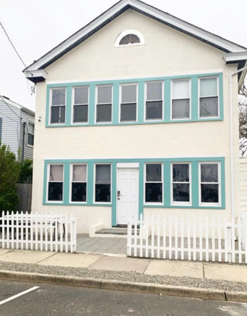 121 Blaine Ave — Photo 1