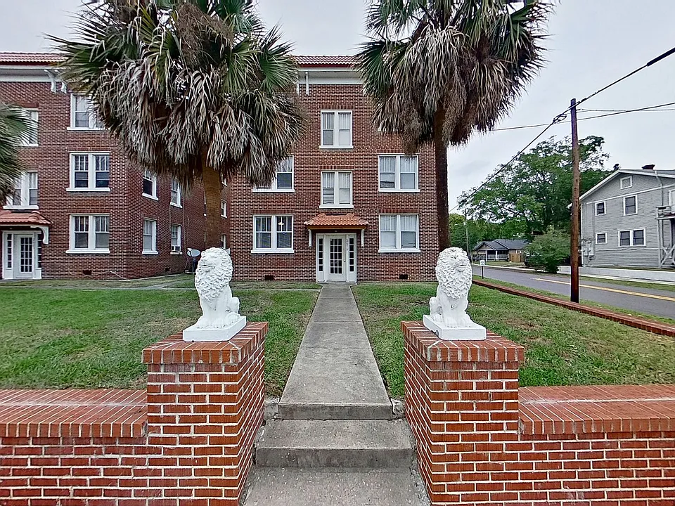College St 2619