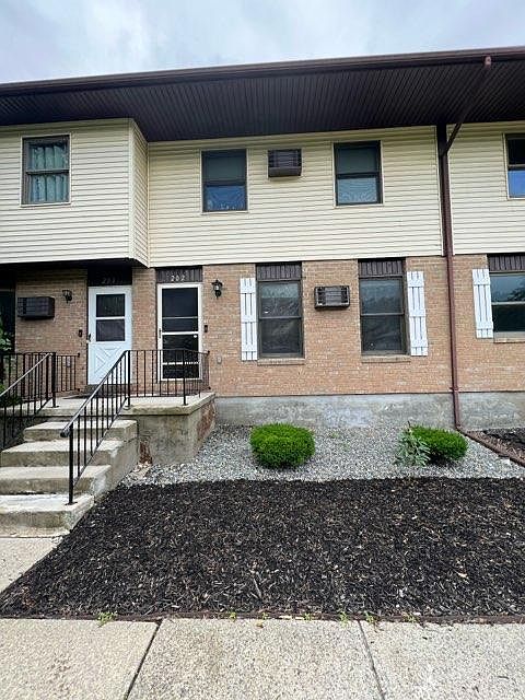 1st image of 202 Parr Meadow Dr