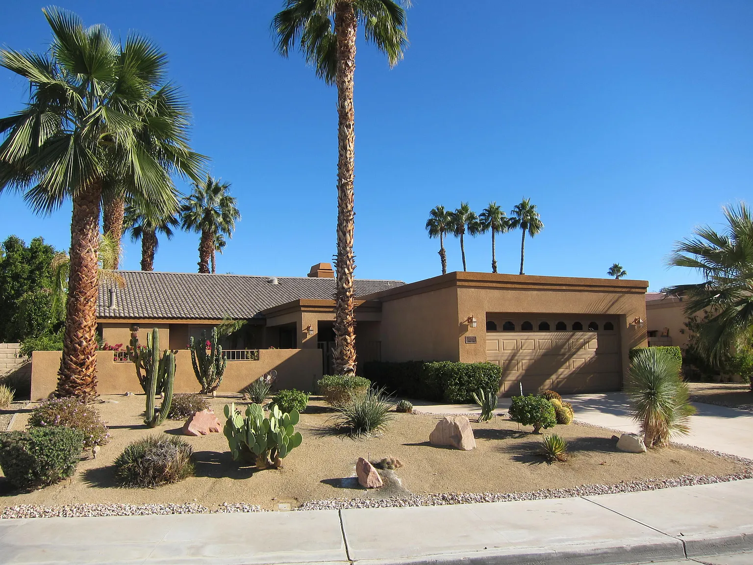3 bed, 2.5 bath, 1880 sqft, $6,500 — Photo 1