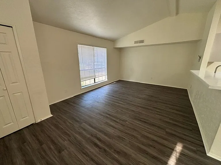 2517 Limestone Dr — Photo 2