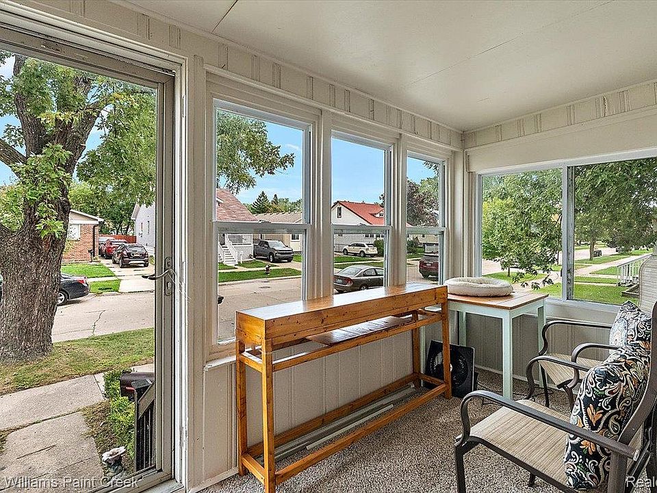 23802 Elmira St, photo 2