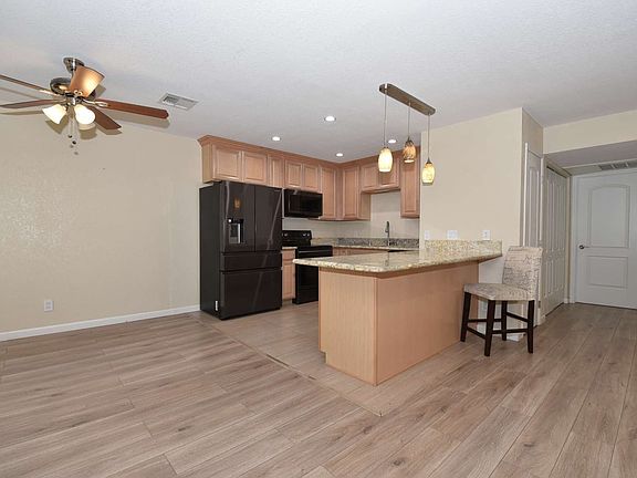 3rd image of 2709 Beaver Creek Ct APT 201