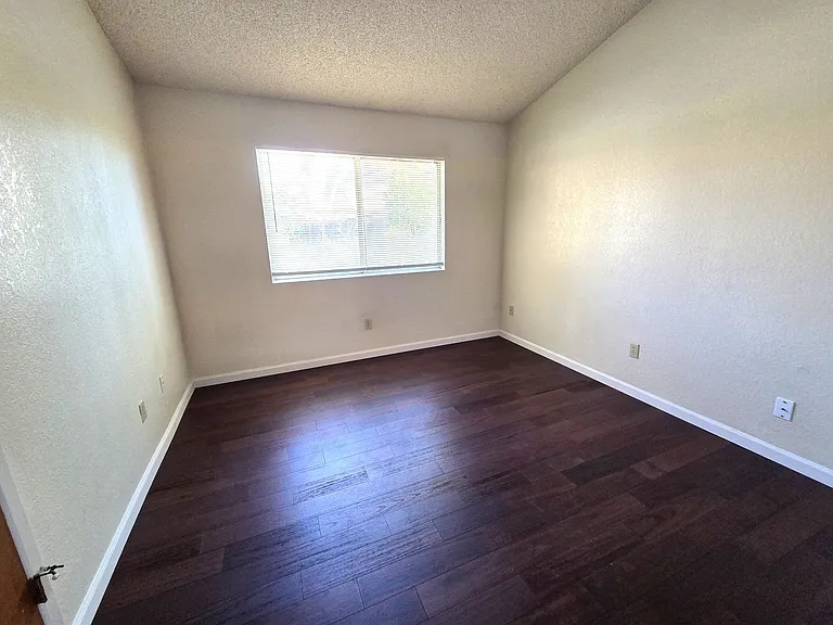 550 Black Oak Ave — Photo 9