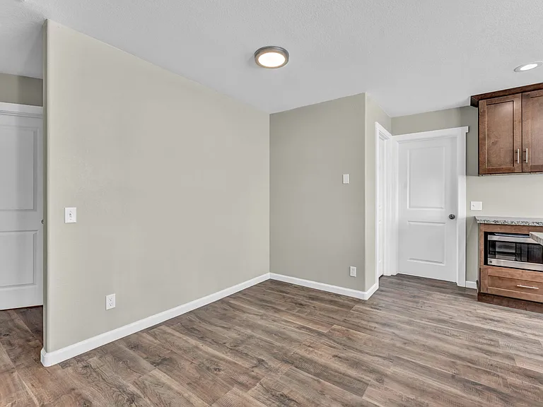 604 Pine St — Photo 17