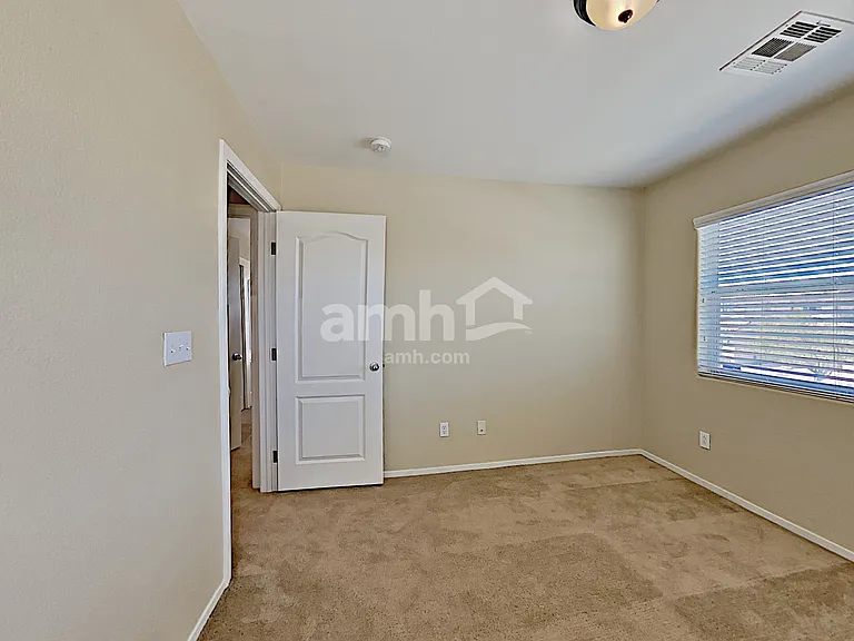 1052 Crescent Falls St — Photo 10
